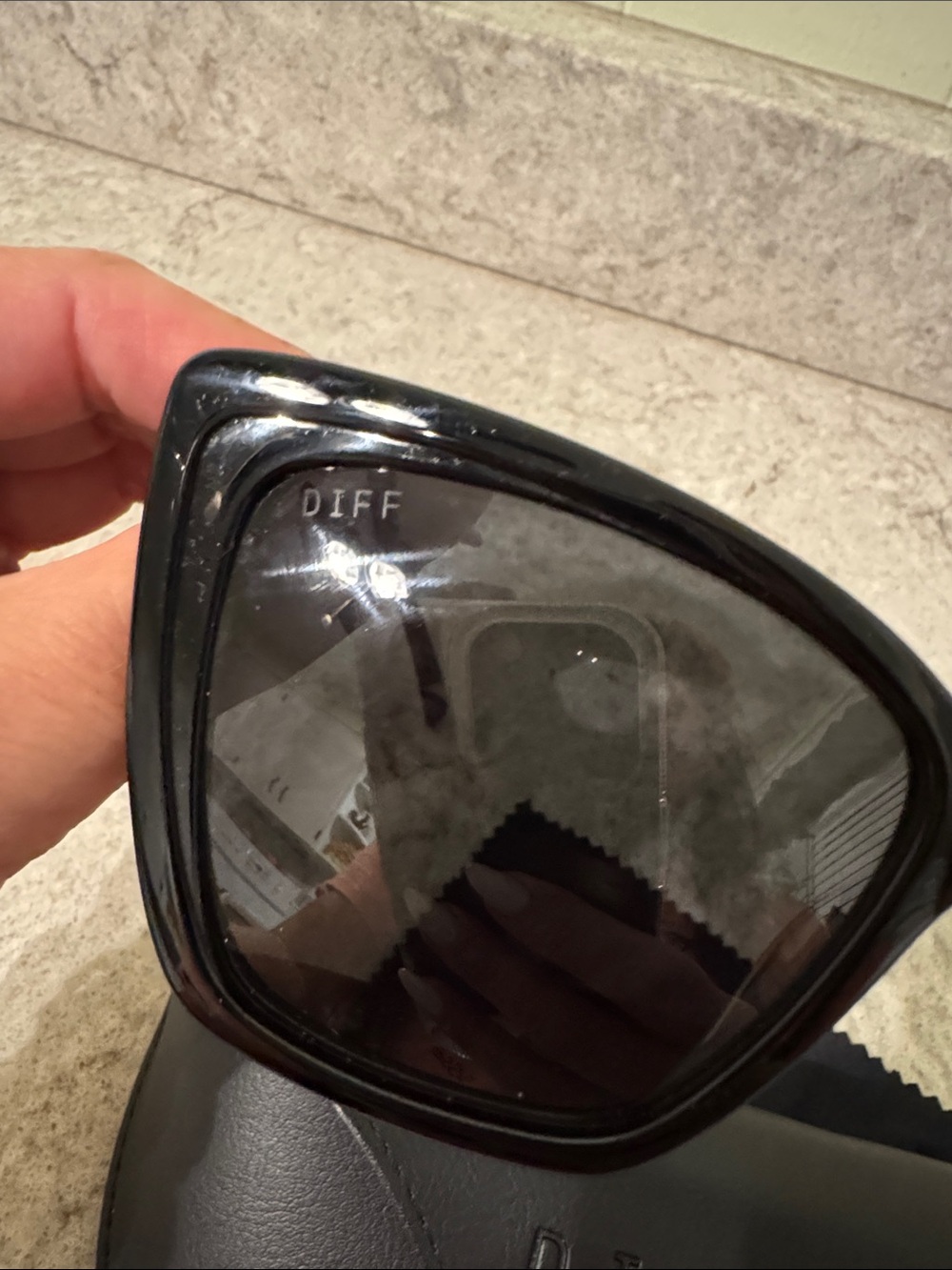 Diff black cat eye sunglasses - Picture 3 of 5